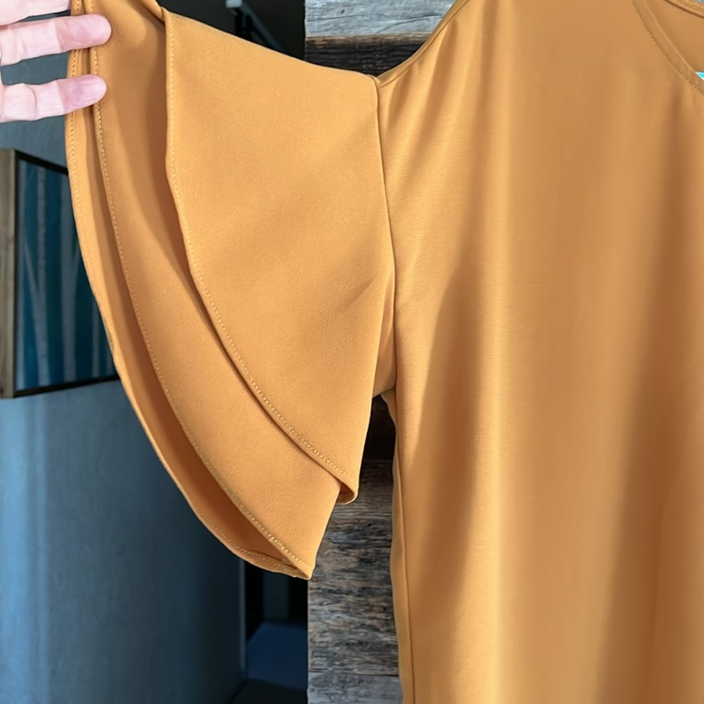 Mustard blouse - Picture 3 of 4